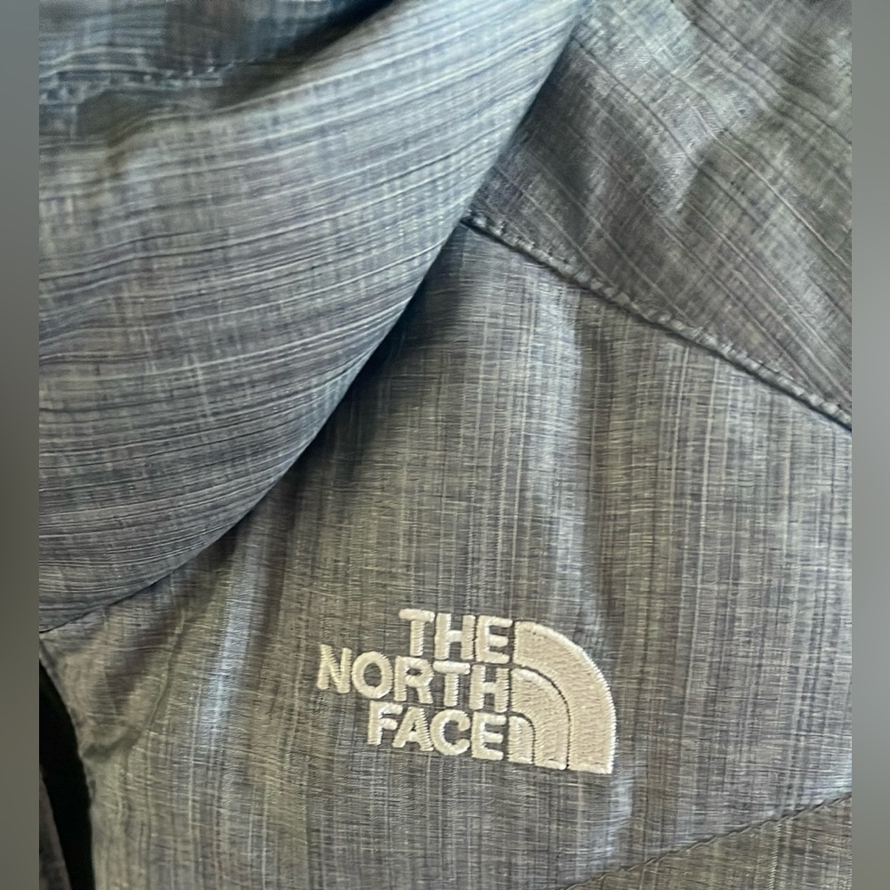 North face puffy women’s vest 
Small area feather pin hole